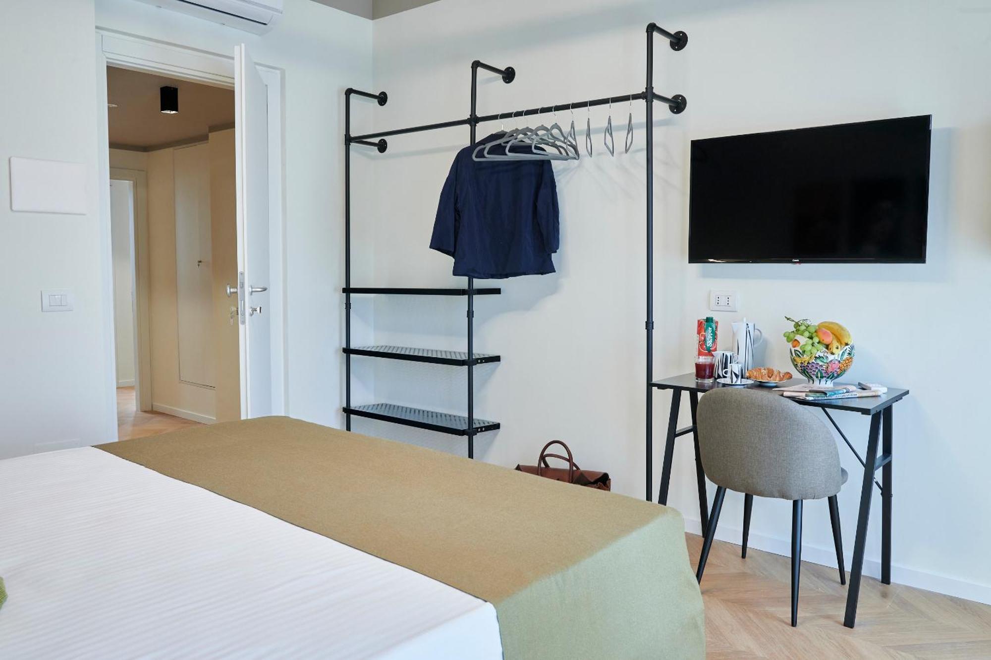 Deluxe Double Room,1554362521:JPEG