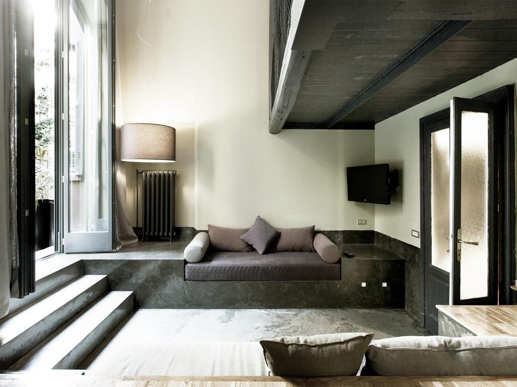 One-Bedroom Apartment Private Garden