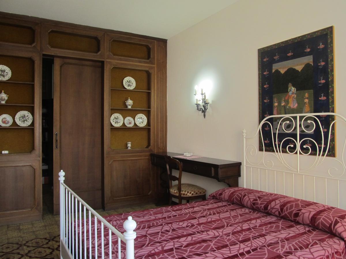 Standard Double Room with Shared Bathroom