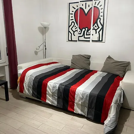 The Red Apartment2-2