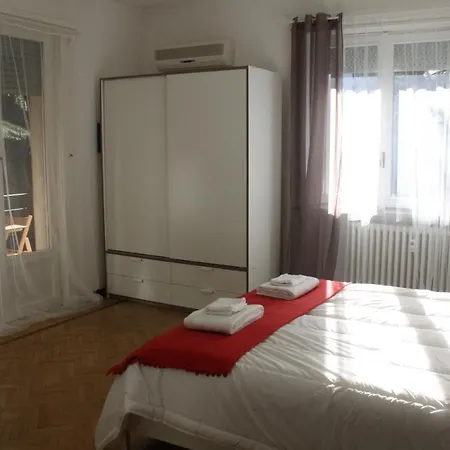 Lotus B&B-3